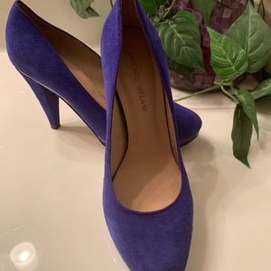 Blu shoe, look at you!